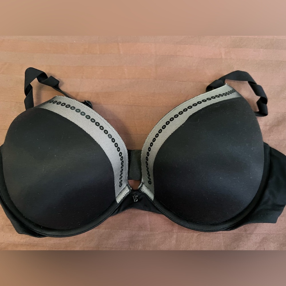 VS Fabulous by Victoria Bra
Black and Gray 
Size 36D